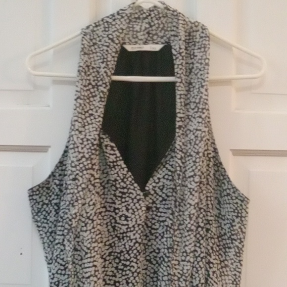 Old Navy Wide Sleeveless Top - Picture 2 of 15